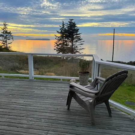 Villa Ecobluff Retreat - Sunset & Water Views!